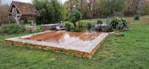Terrasse en bois exotique à Sainte-Alvère